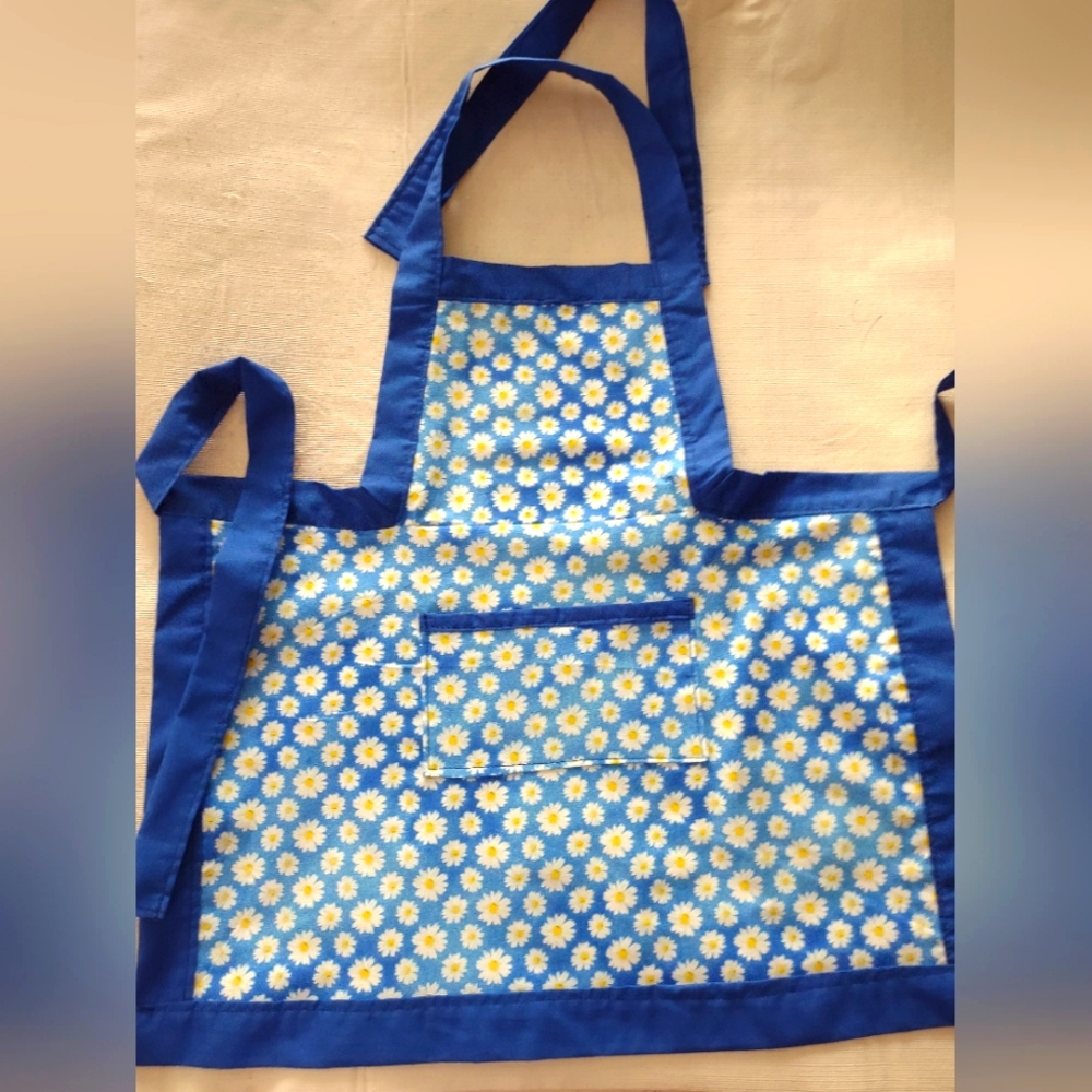 Girls apron new handmade size 2 up - Picture 1 of 5